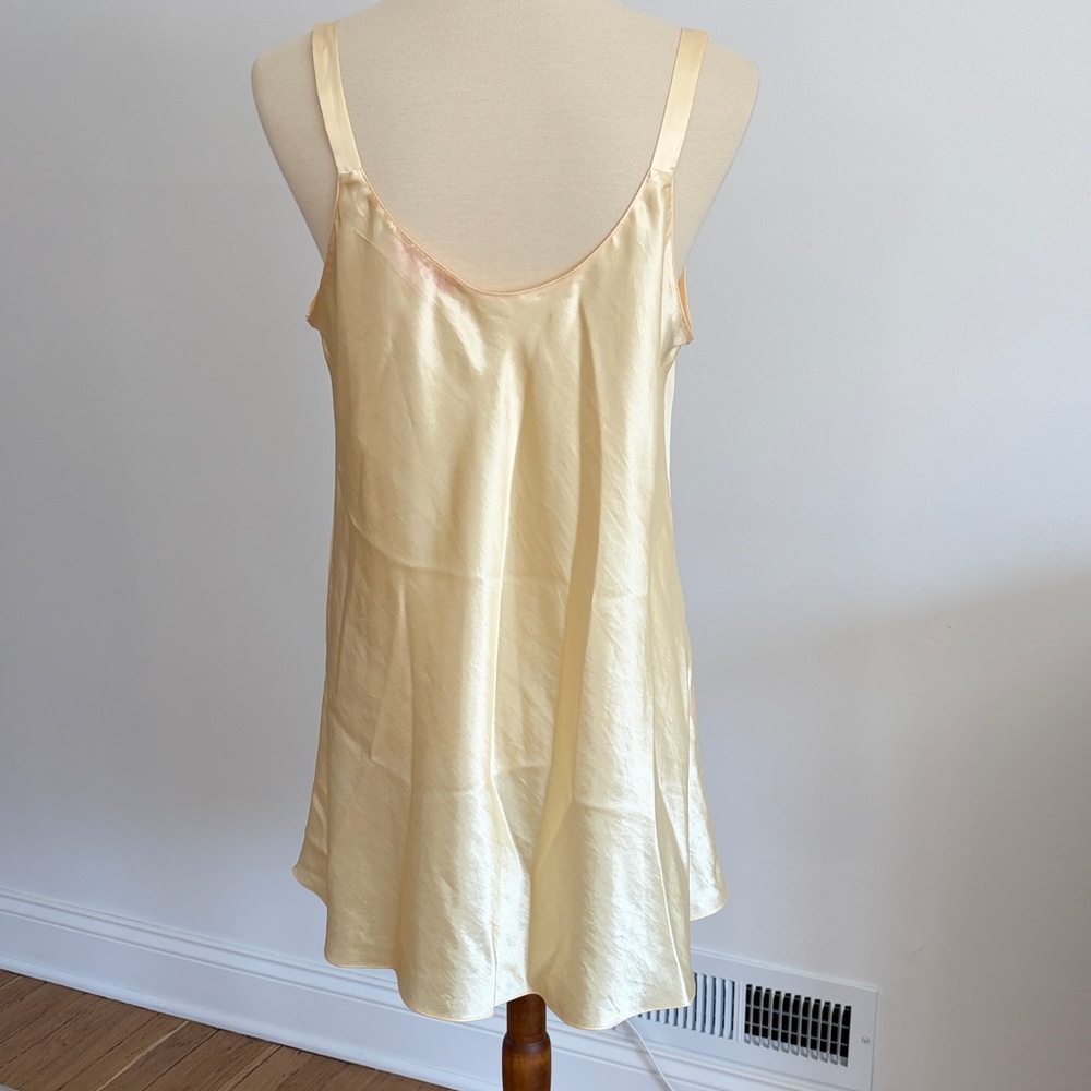Vintage 1990s Oscar Delmla Renta Pink Label Cream Silky Top Possibly size large - Picture 5 of 6